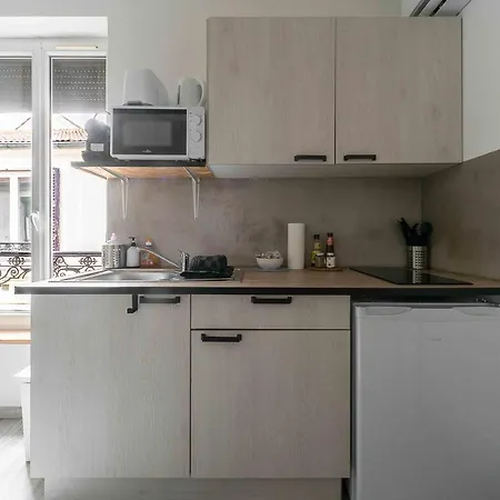Residence Celest - Studios & Appartements Climatises En Centre Ville