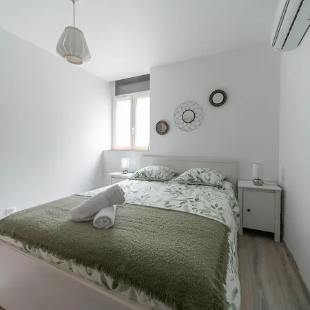 Apartment Residence Celest - Studios & Appartements Climatises En Centre Ville