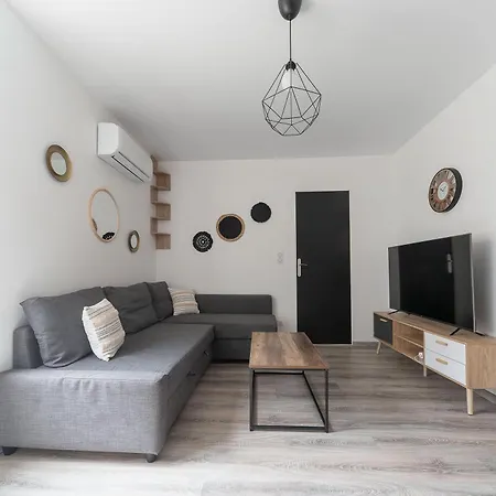 Residence Celest - Studios & Appartements Climatises En Centre Ville *