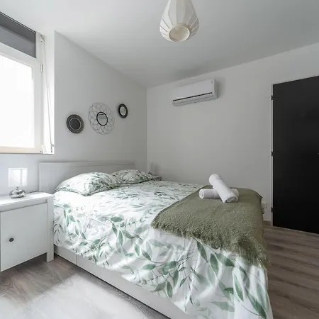Residence Celest - Studios & Appartements Climatises En Centre Ville Apartment