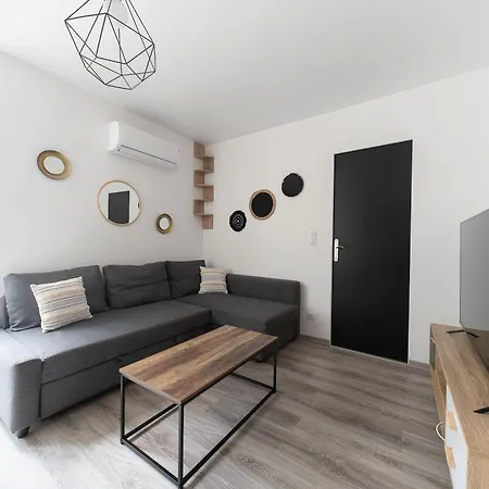 Apartman Comfortable Air-Cond Apartment - City Center