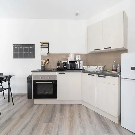 Residence Celest - Studios & Appartements Climatises En Centre Ville