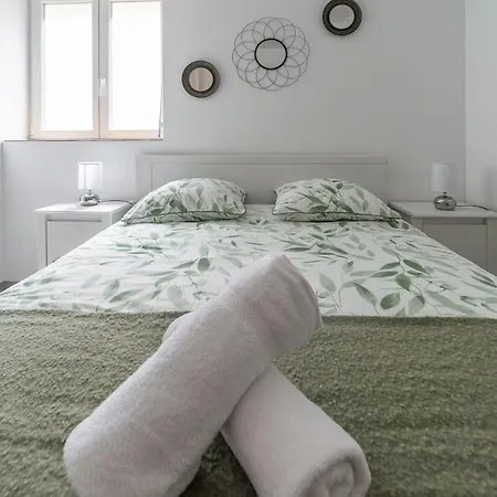 Apartment Residence Celest - Studios & Appartements Climatises En Centre Ville