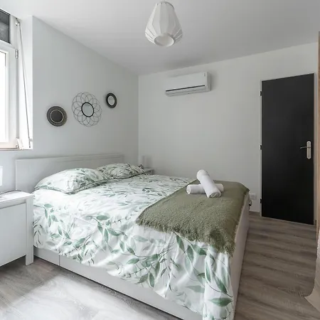 Residence Celest - Studios & Appartements Climatises En Centre Ville *